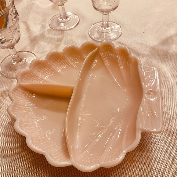 Vintage pink milk glass - Picture 2 of 5